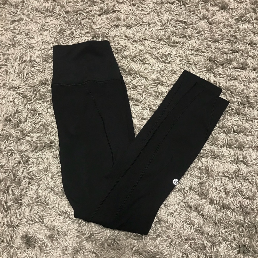 black lululemon 7/8 length leggings